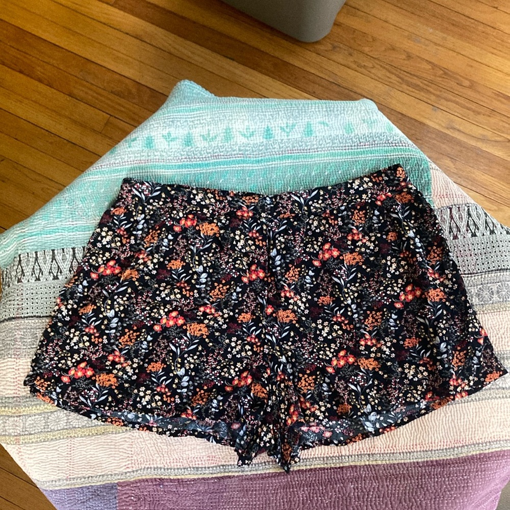 Forever 21 Plus Womens Shorts Size 2X Flowy Ditzy Floral Bohemian Cottagecore